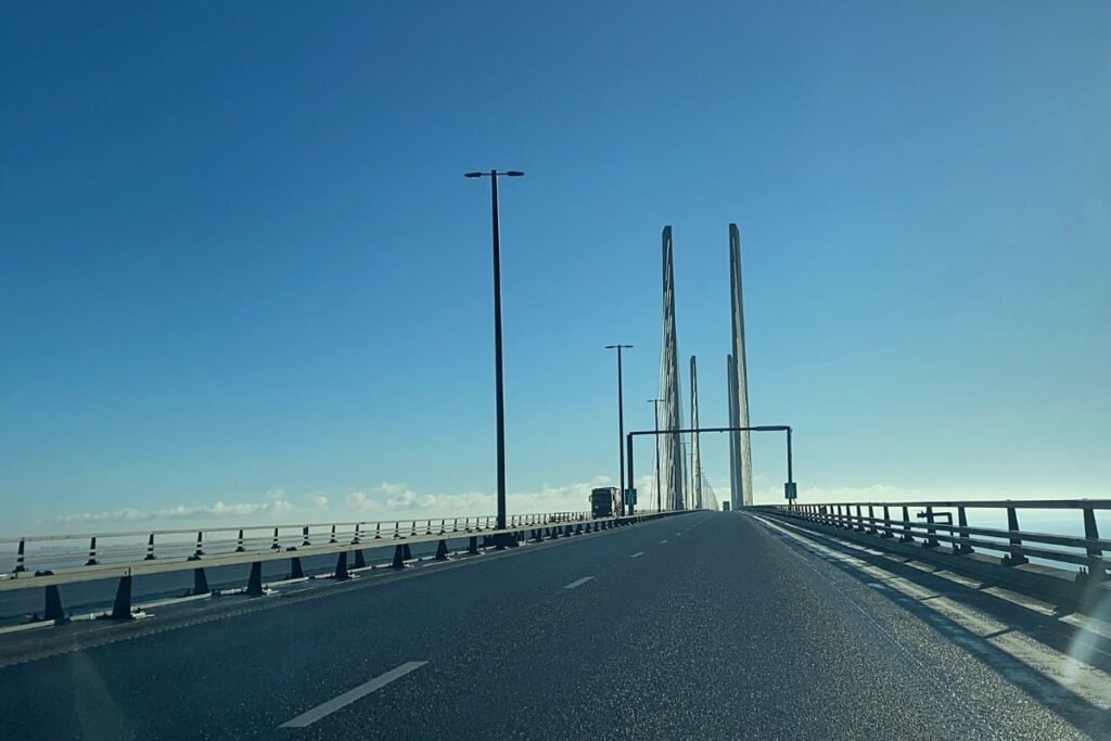 Over Peberholm towards the bridge