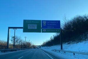 traffic signs towards the Øresund Bridge
