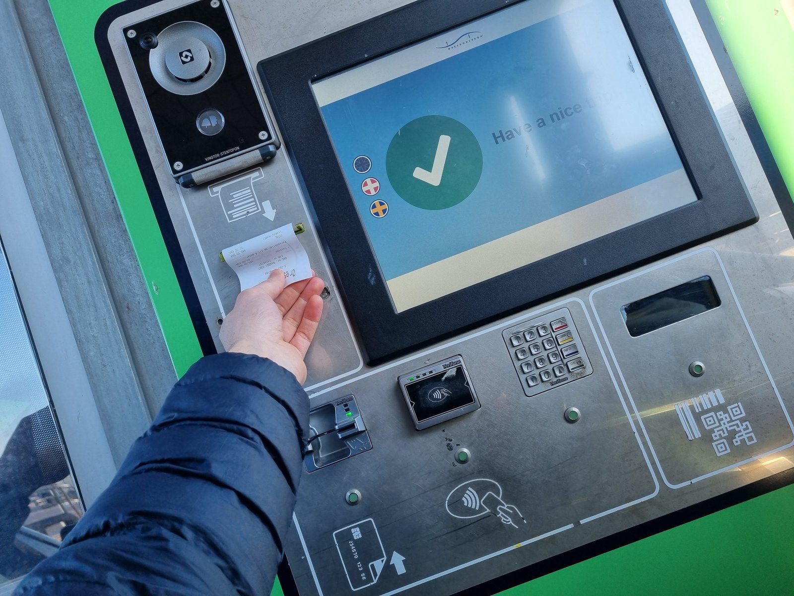 Toll paid at the Øresund Bridge toll station in Lernacken, with the receipt coming out of the machine