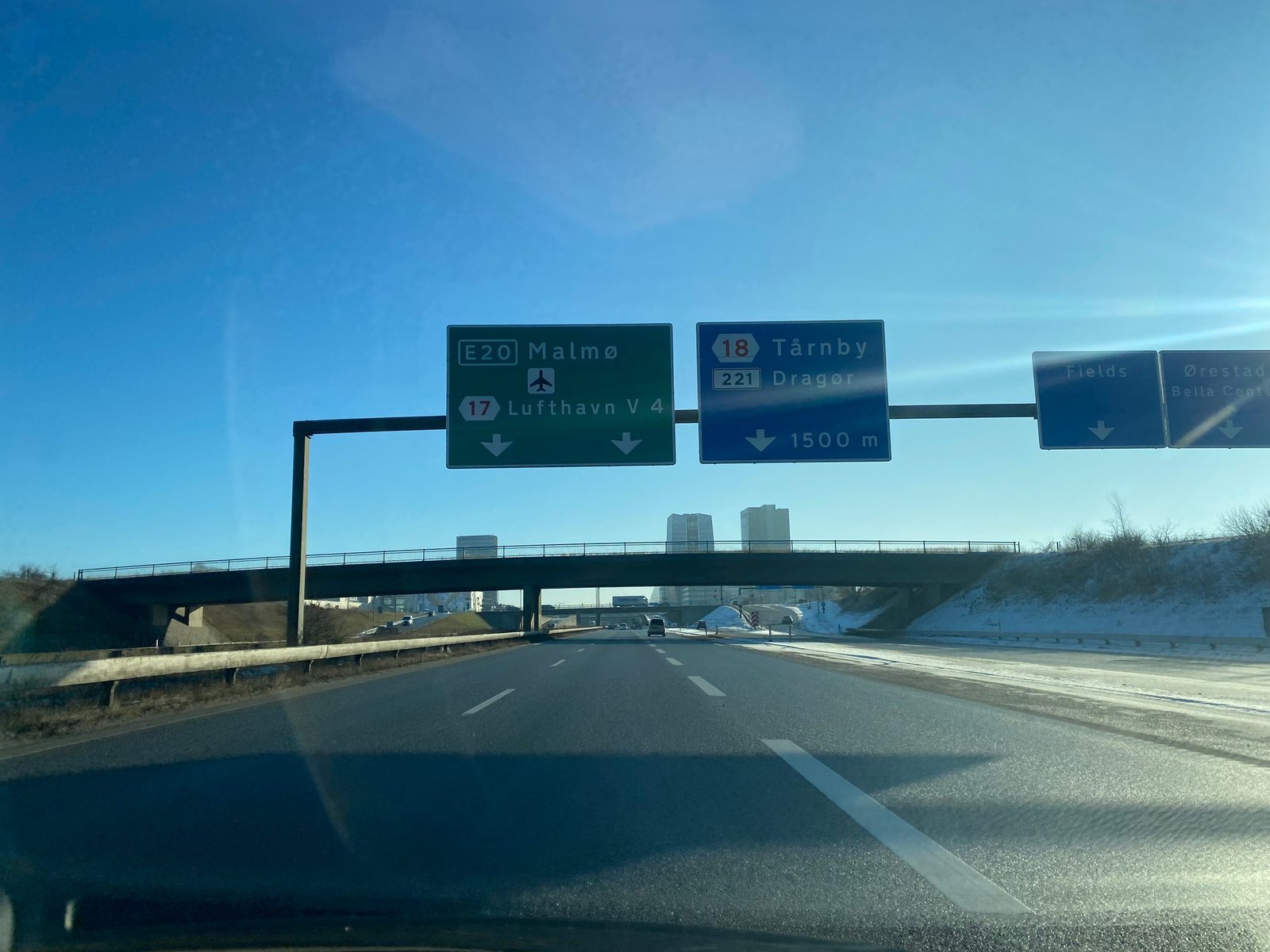 On the E20 through Copenhagen, signs point to Malmö and Kastrup Airport on the route to the Øresund Bridge