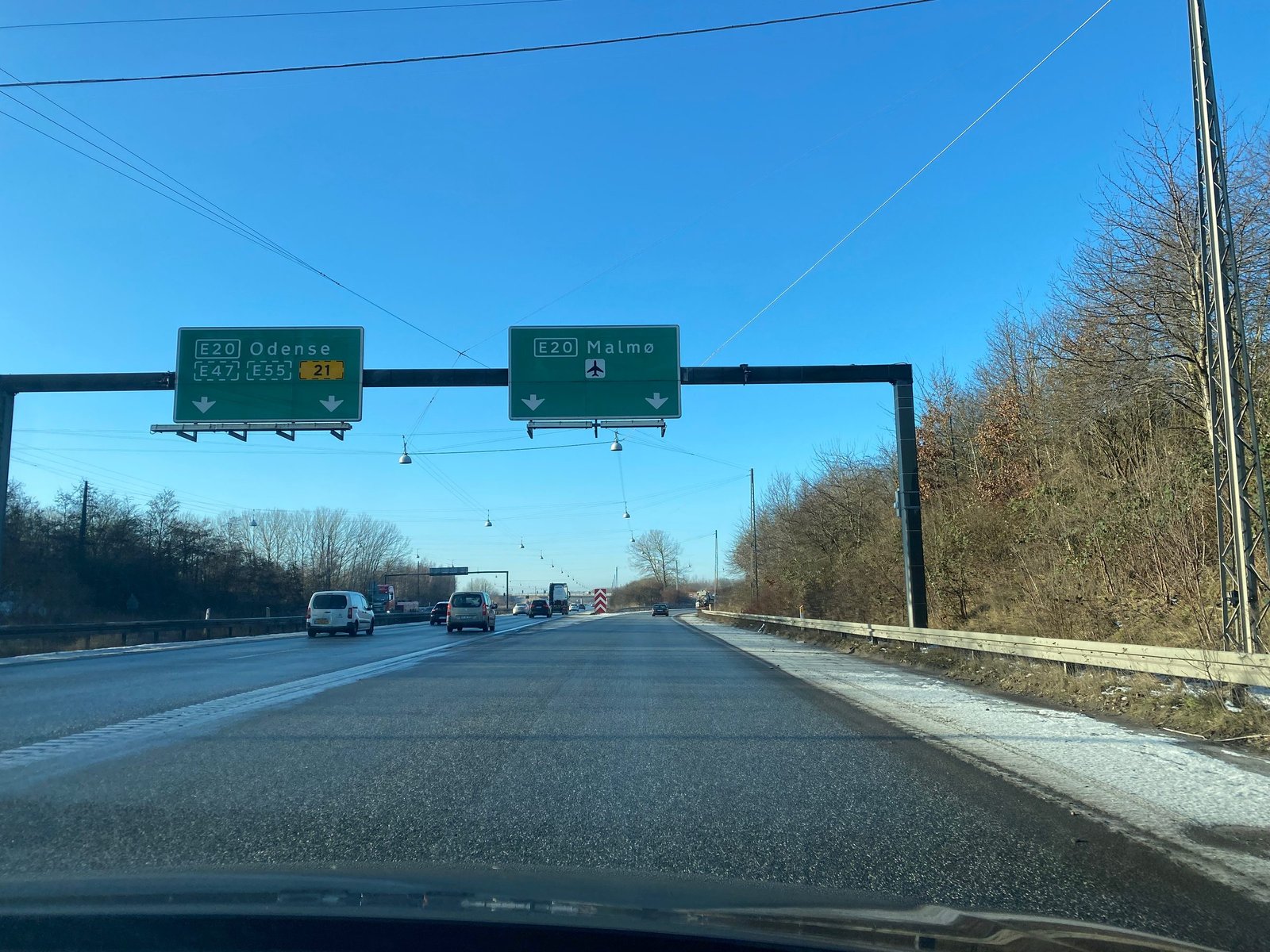 Road signs on the E20 near Copenhagen pointing towards Malmö and the Øresund Bridge in winter